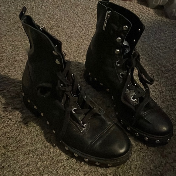 Schutz sample stud boot 10 - Picture 1 of 4